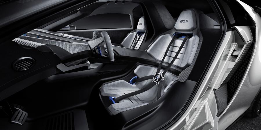  Volkswagen Golf GTE Sport Concept 2015 года  (фото 7 из 17)